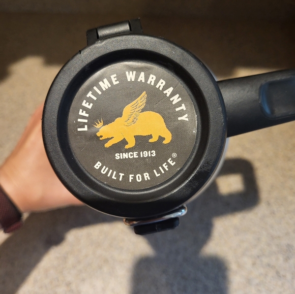 Stanley Classic Black Easy-Pour Growler With Handle, 64 Ounce - Picture 5 of 8